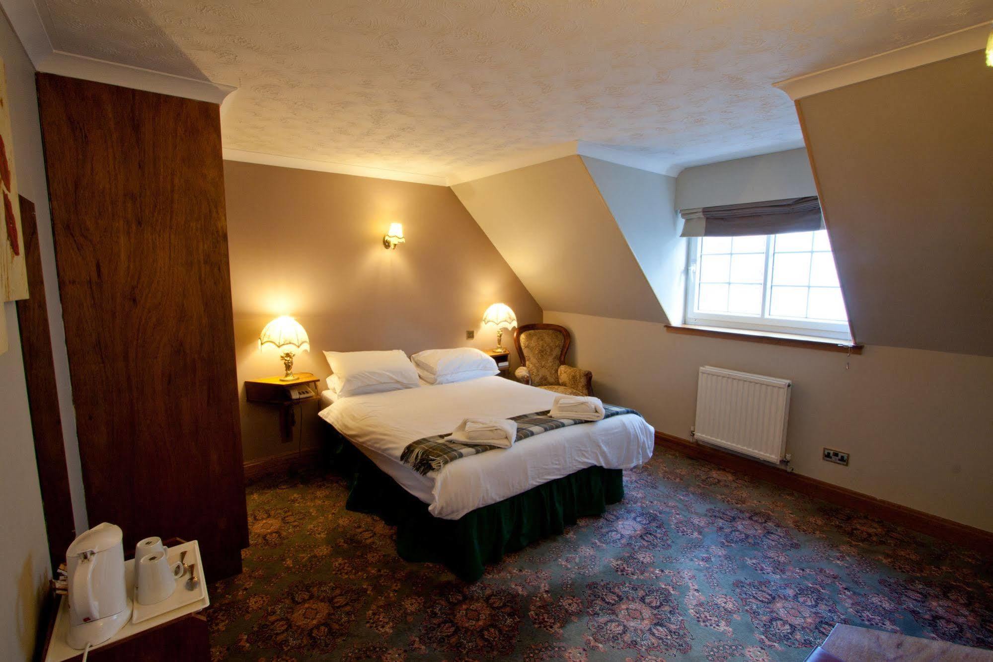 Duke Of Gordon Hotel Kingussie Exteriér fotografie