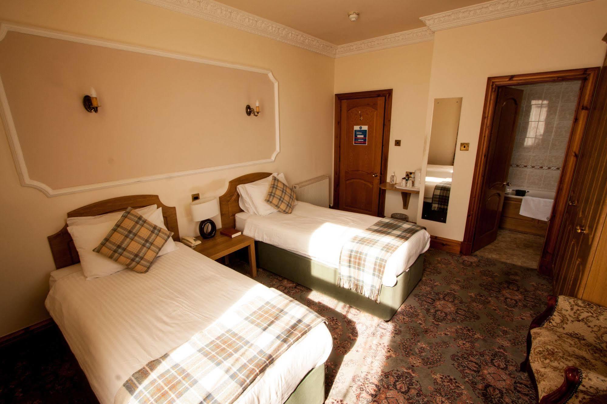 Duke Of Gordon Hotel Kingussie Exteriér fotografie