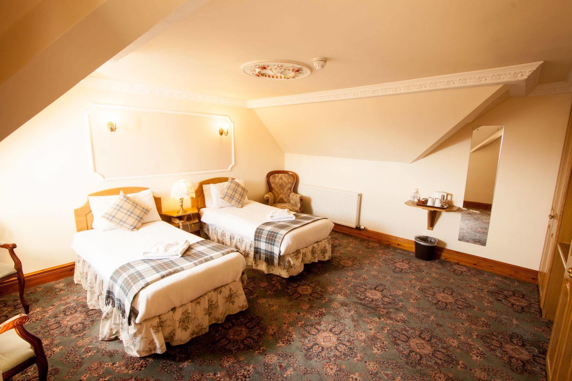 Duke Of Gordon Hotel Kingussie Exteriér fotografie
