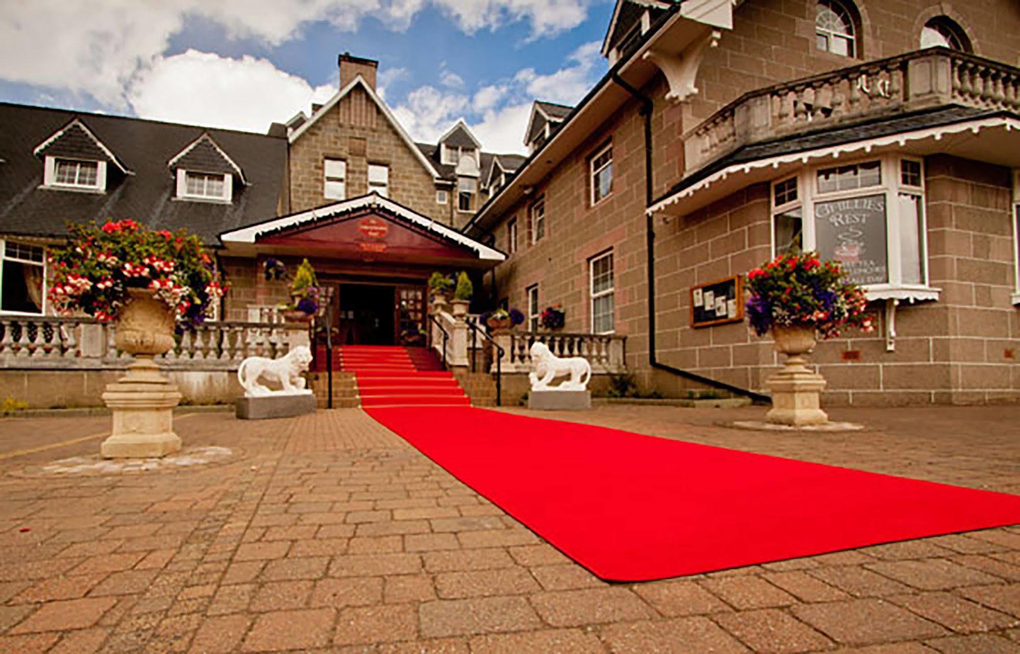 Duke Of Gordon Hotel Kingussie Exteriér fotografie